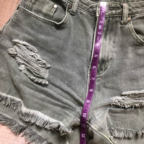 Dolls Kill size small green cut off rip short - Picture 4 of 4